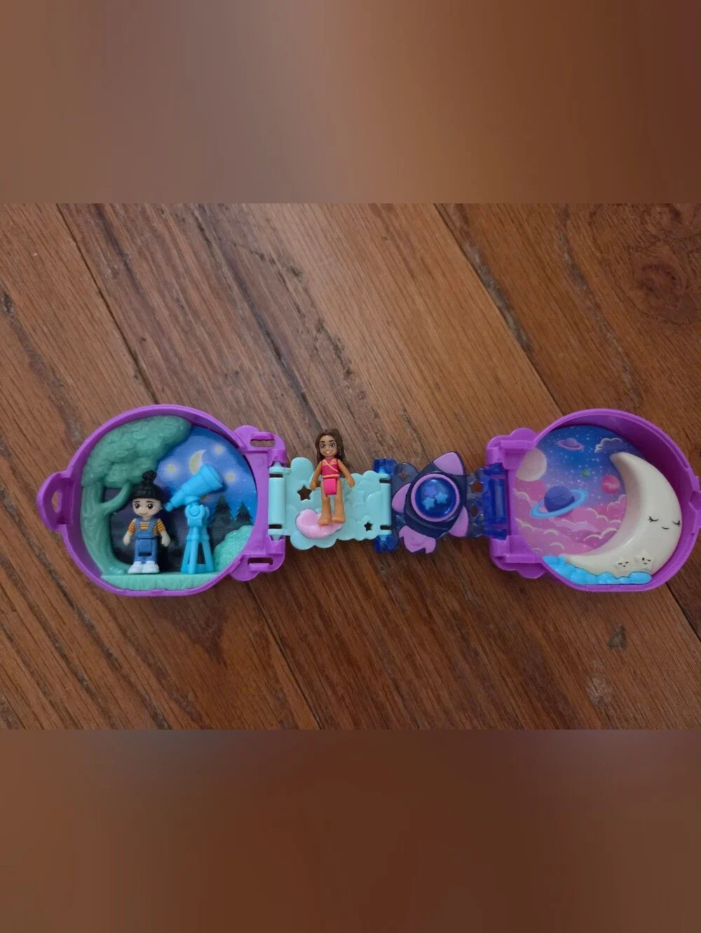 Polly Pocket Mini Playset with Two Dolls - Shooting Star. On The Go